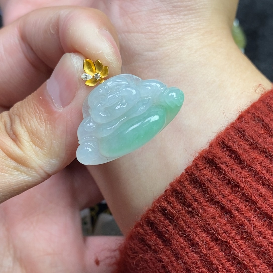 翡翠未镶嵌颈饰佛公