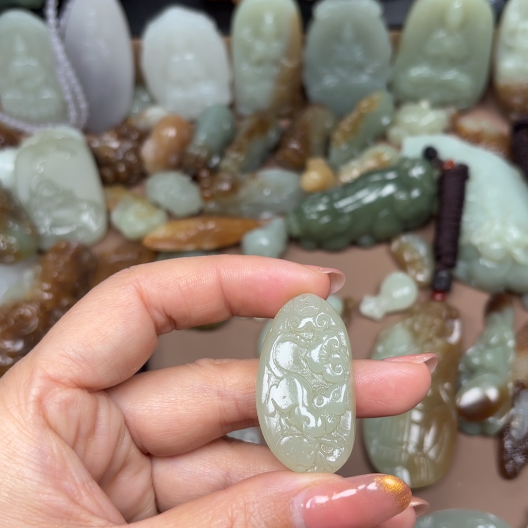 和田玉颈饰未镶嵌