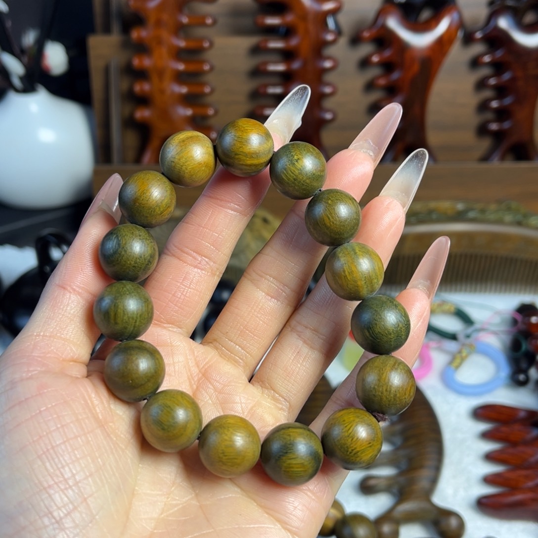 绿檀木圆珠手串单圈