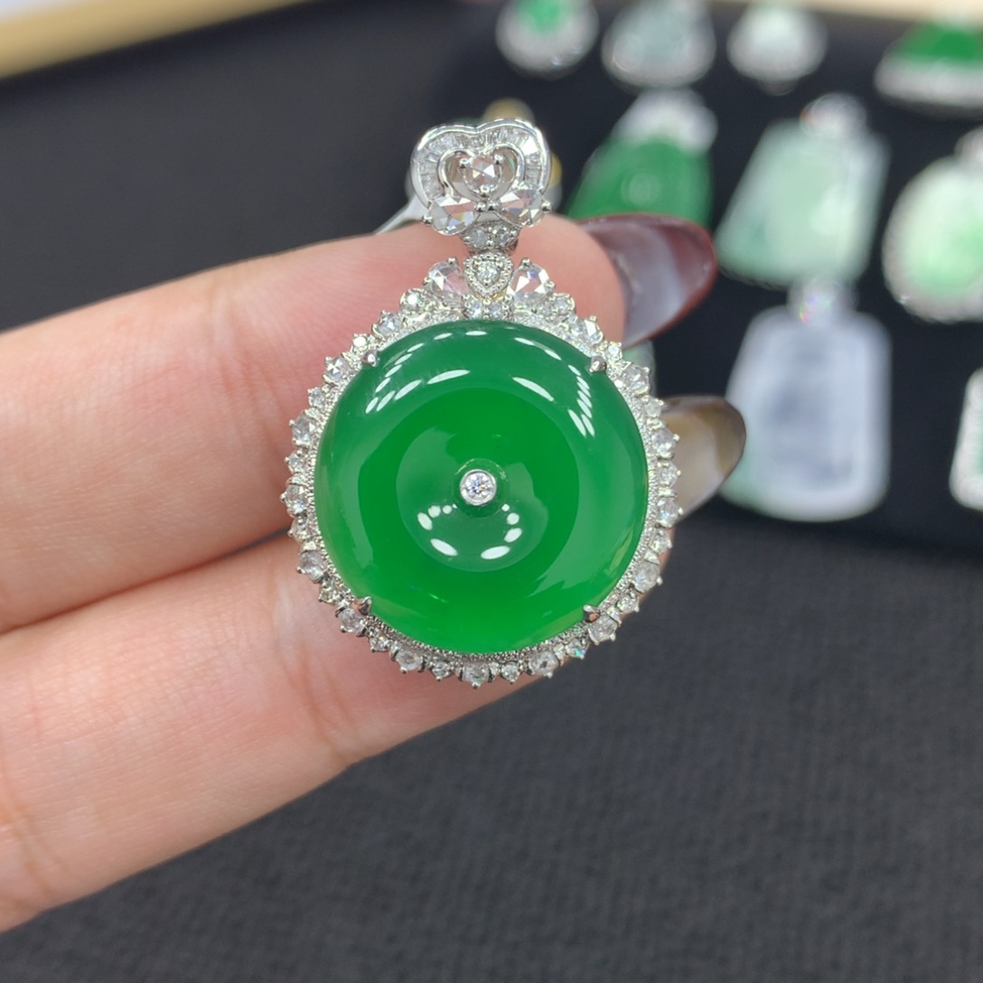 颈饰18K金镶嵌翡翠扣子