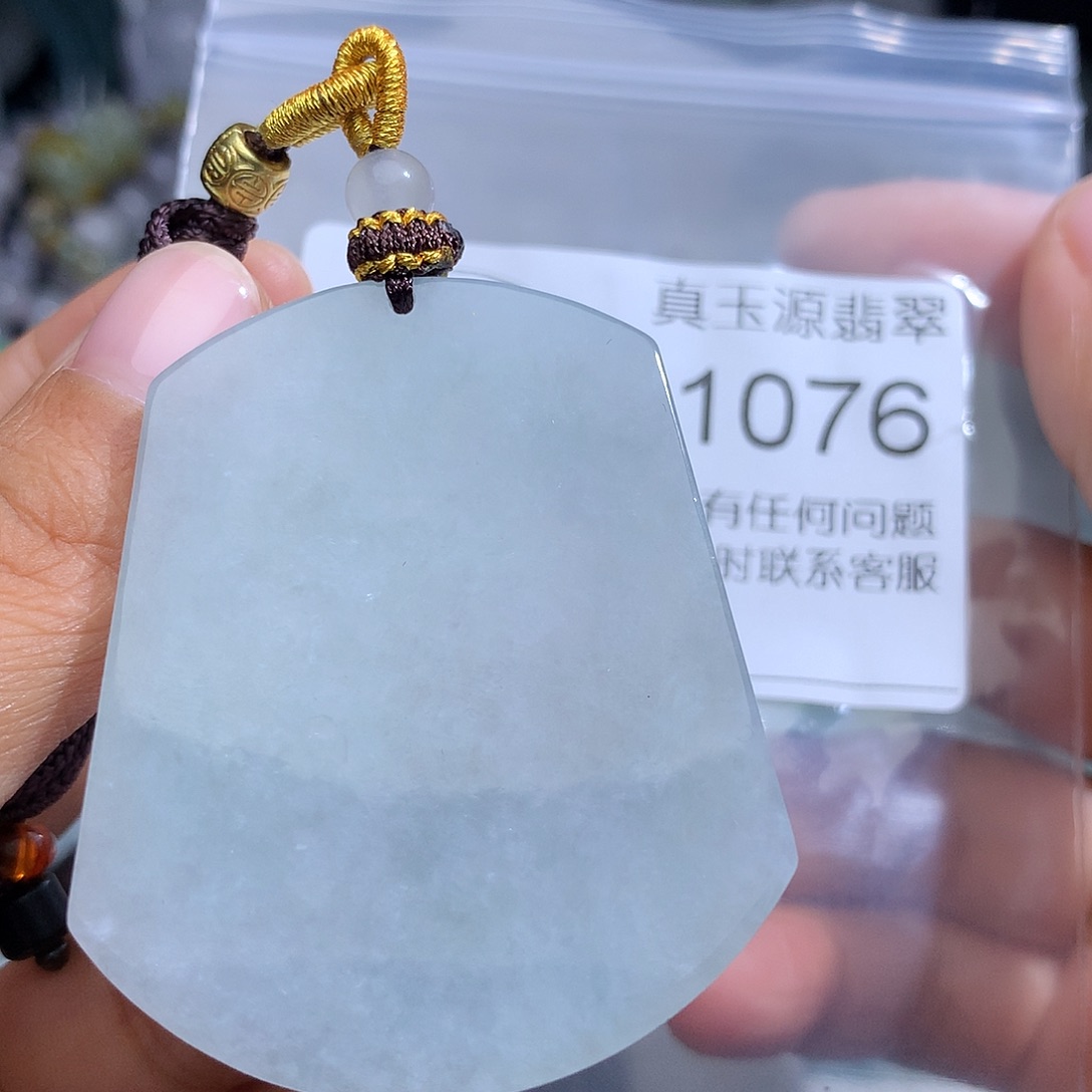 翡翠未镶嵌颈饰1076。