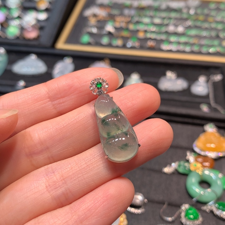 【闪购商品】颈饰18K金镶嵌翡翠翡翠