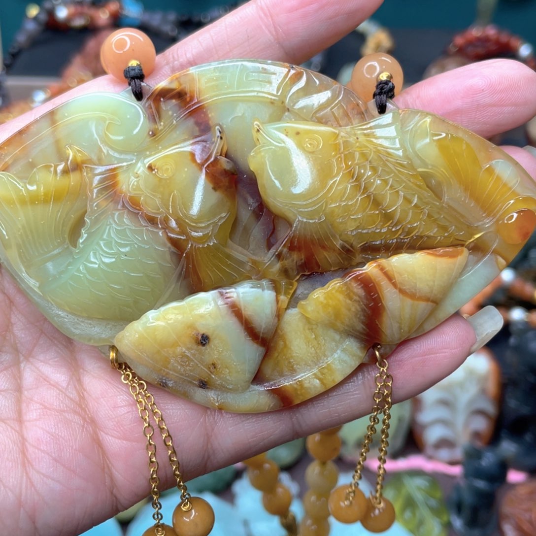 蛇纹石玉颈饰未镶嵌