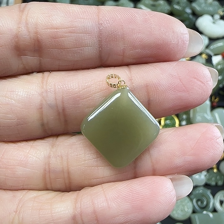 和田玉吊坠(不含链)18K金镶嵌