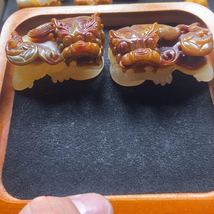 飞***兽石英质玉（黄龙玉）未镶嵌颈饰