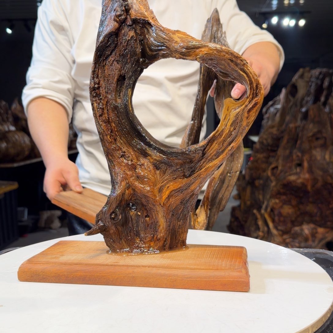 小***月木王一刀琥珀木摆件74