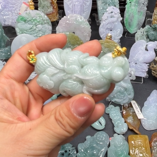 翡翠未镶嵌颈饰翡翠