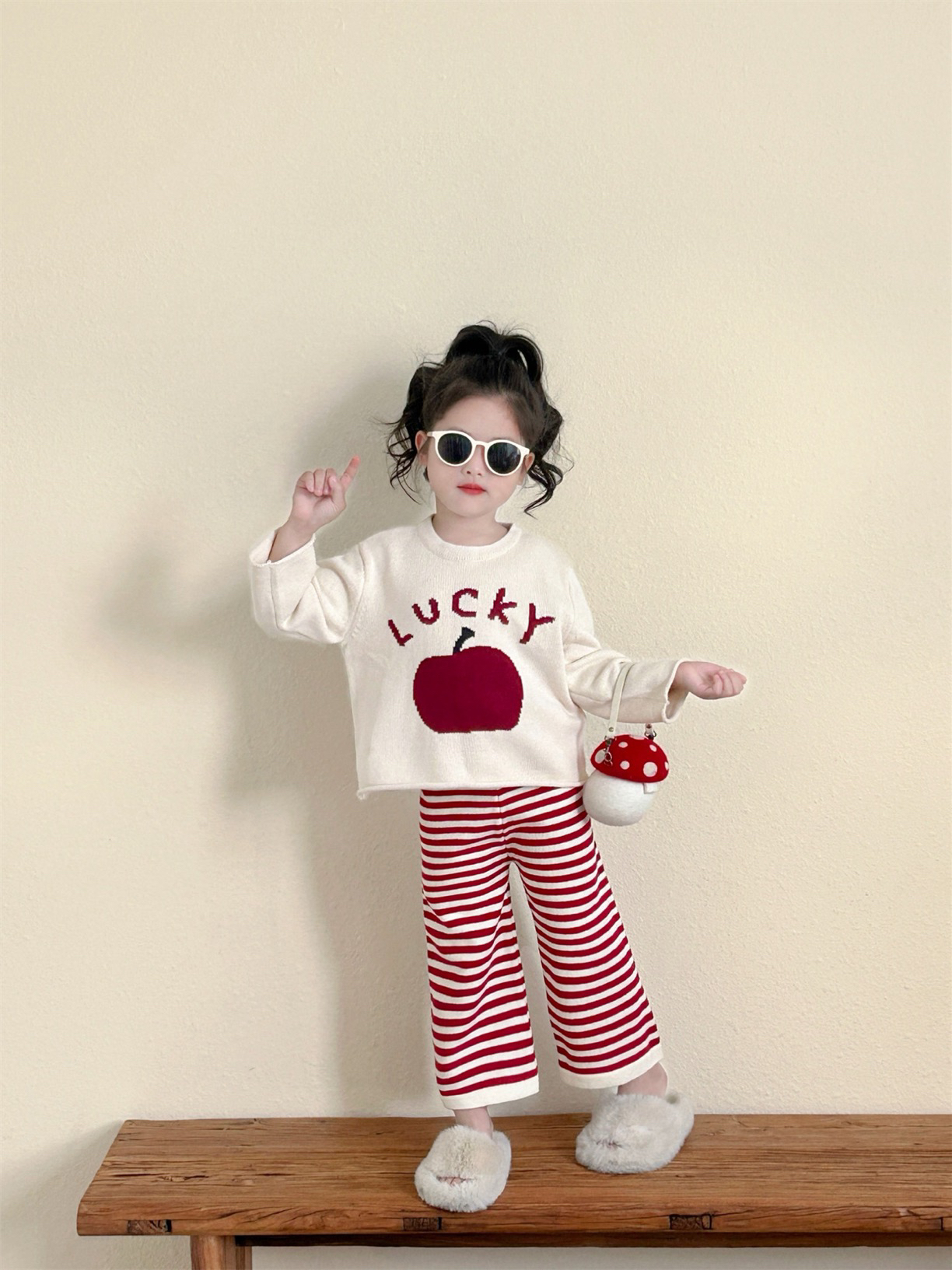 女童毛衣套装秋冬新款卡通加厚苹果针织毛衣宽松条纹毛线裤