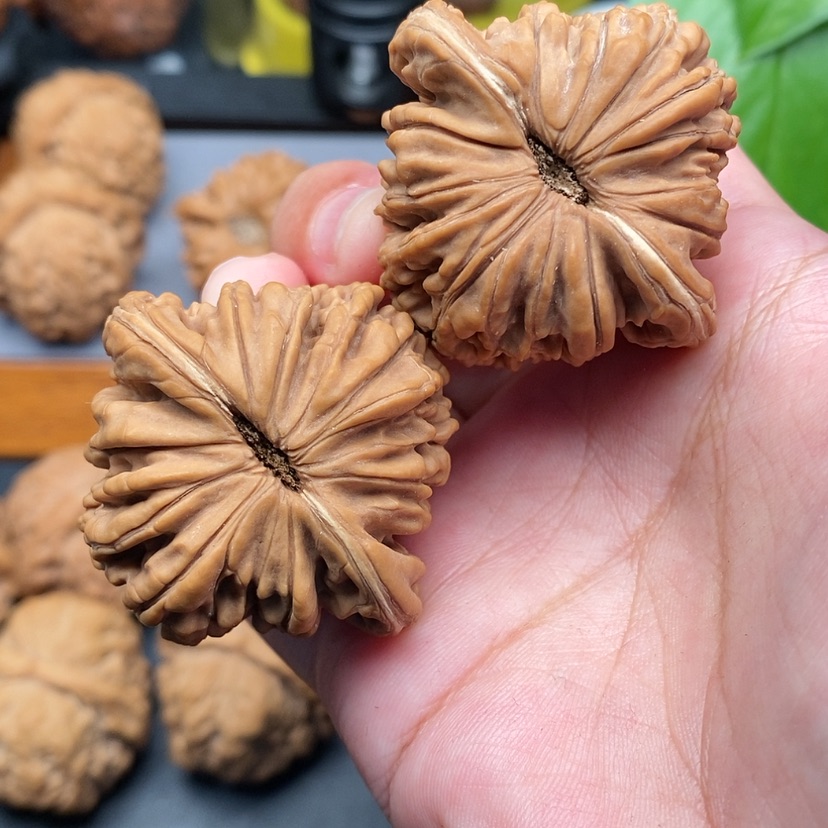 【闪购商品】文玩核桃把件楼子44