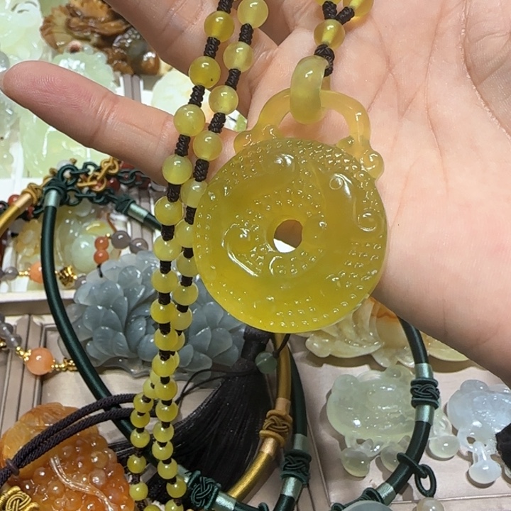 蛇纹石玉吊坠未镶嵌