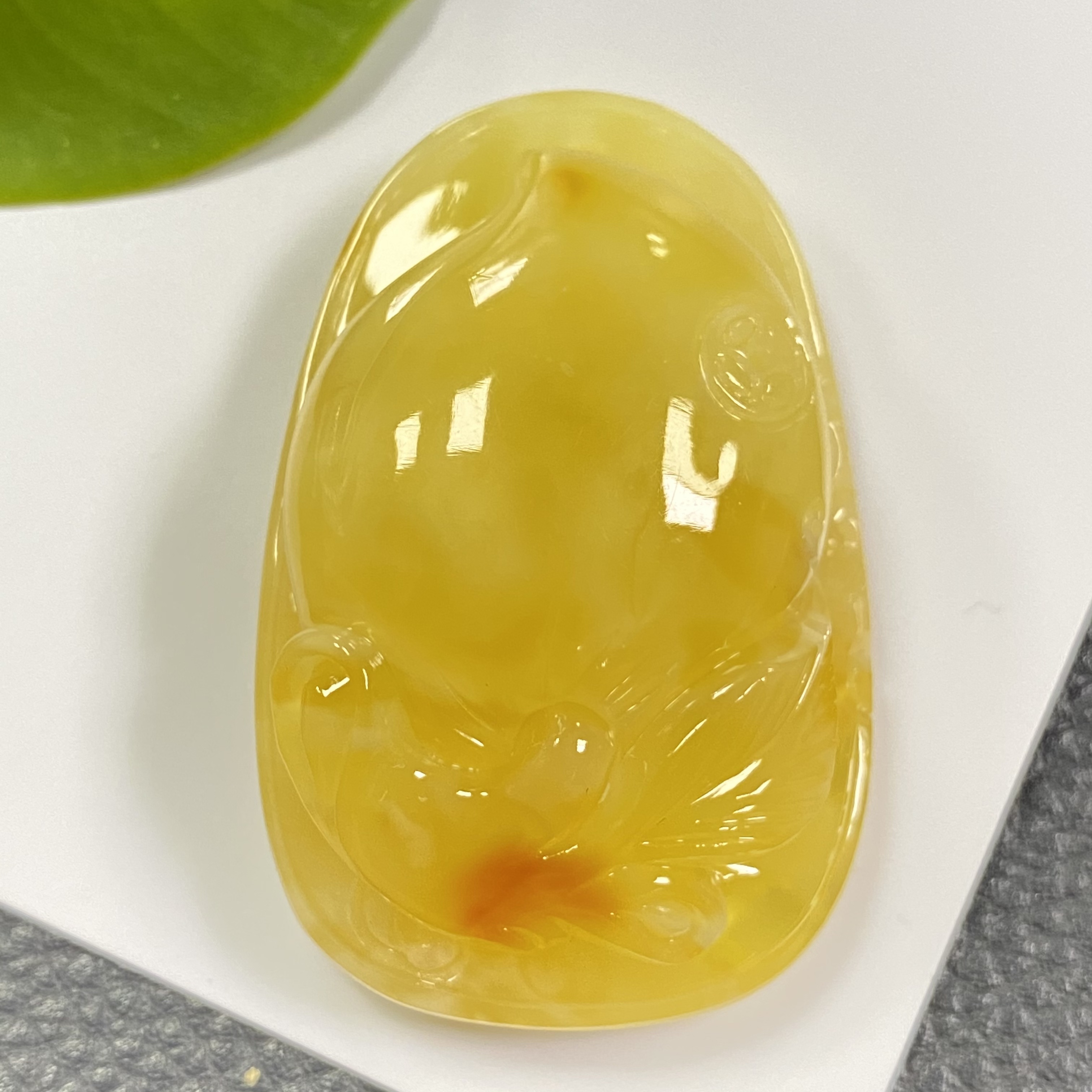 「戴琴珠宝」Q1329-蜜蜡雕刻件吊坠（多样性发其一）