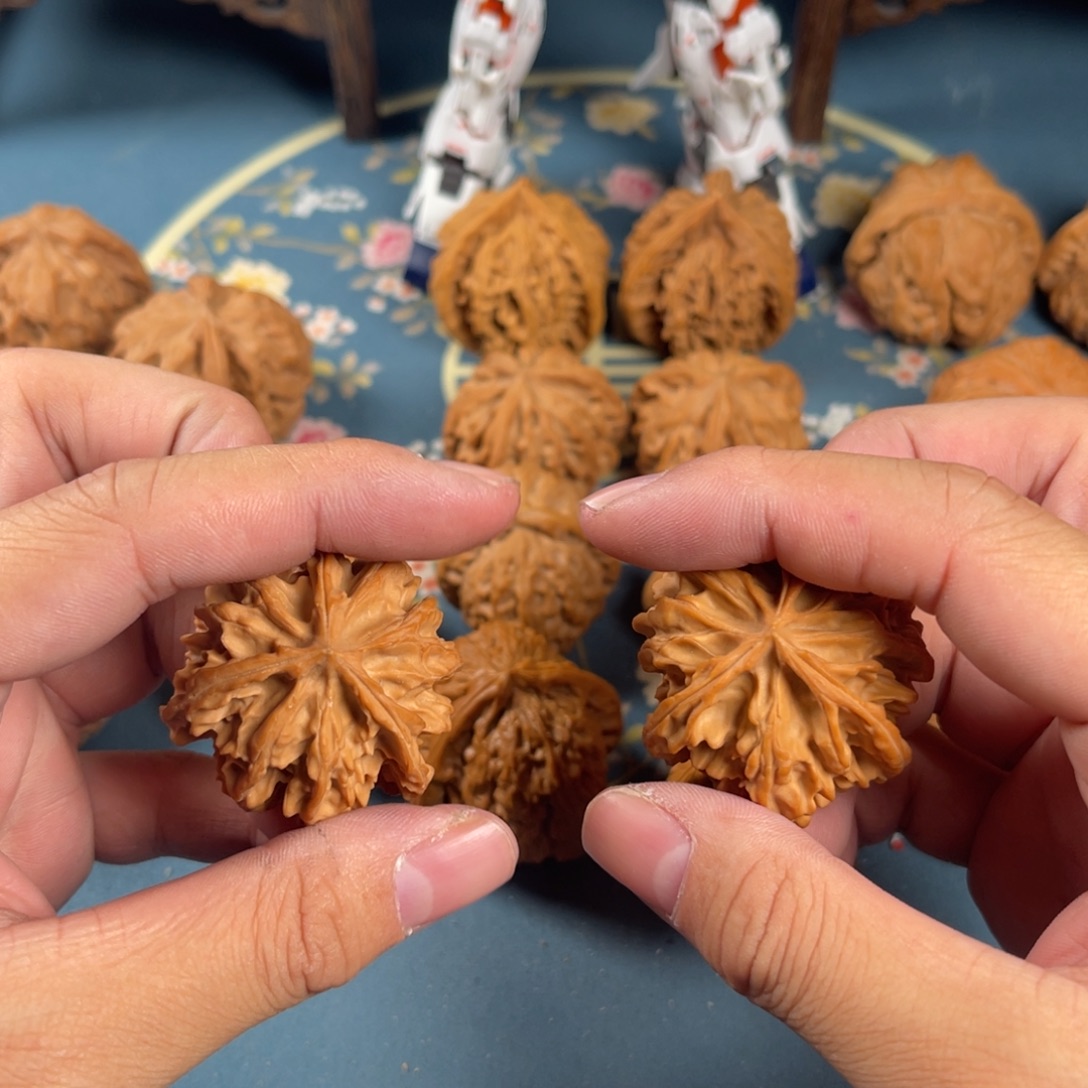 文玩核桃吊坠岐山三棱