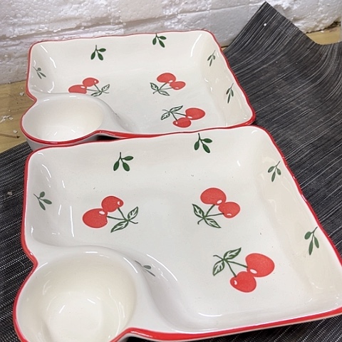 微瑕，不明火，口径17高度3，2个饺子盘