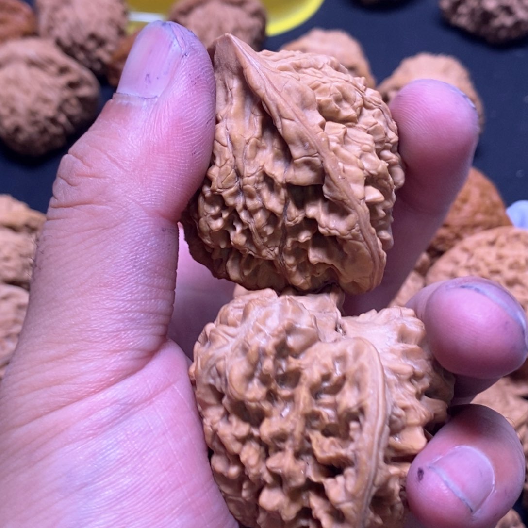 文玩核桃吊坠是*虎官帽