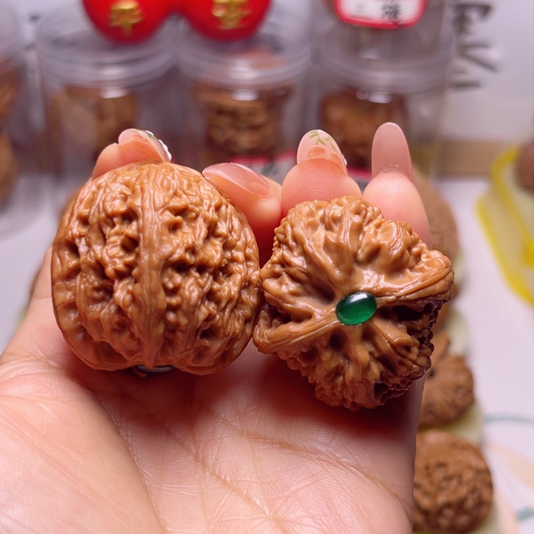 文玩核桃吊坠红锦鲤