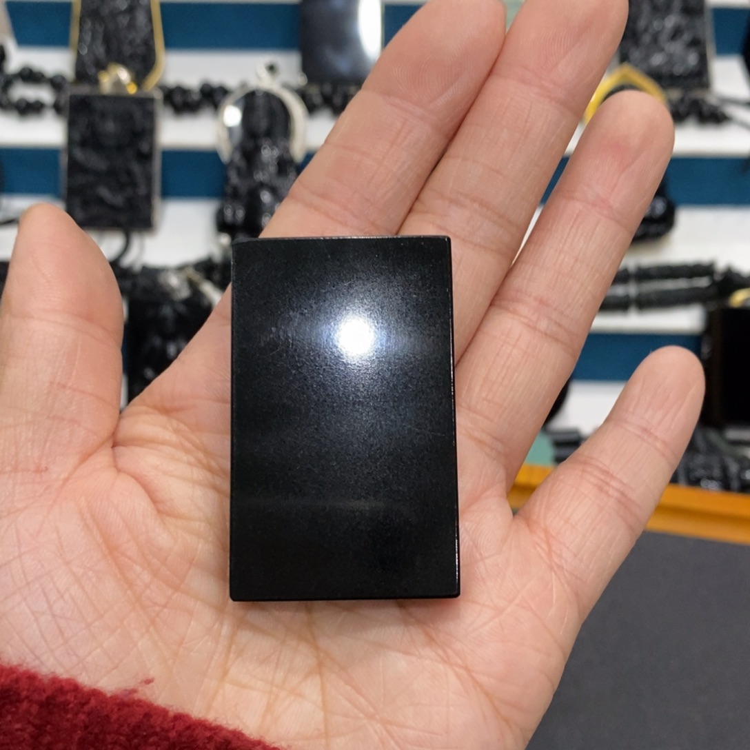 咸***咸蛇纹石玉未镶嵌吊坠