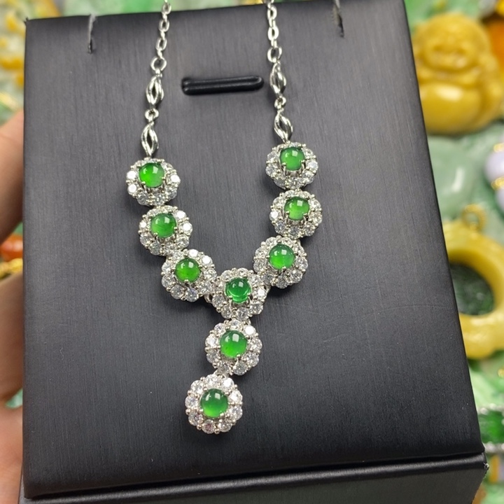 翡翠未镶嵌吊坠(赠链)