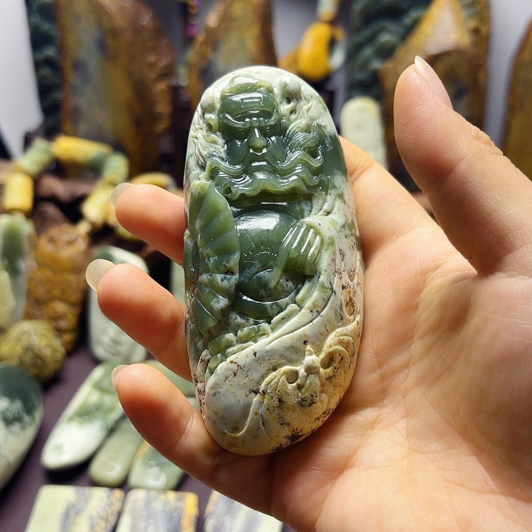霸***哥岫岩河磨玉（透闪石质玉）未镶嵌挂件