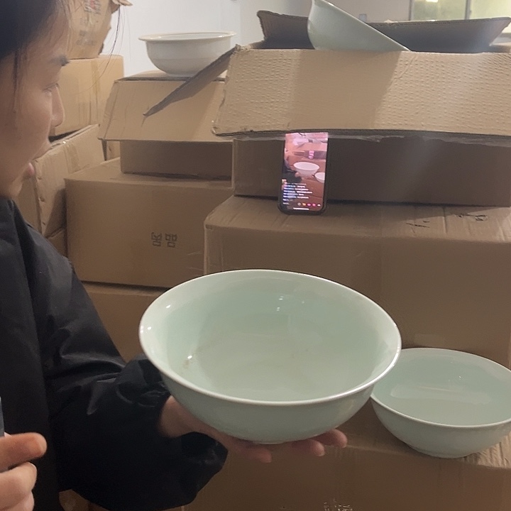 瓷片青瓷八英寸大汤碗一个微瑕包邮