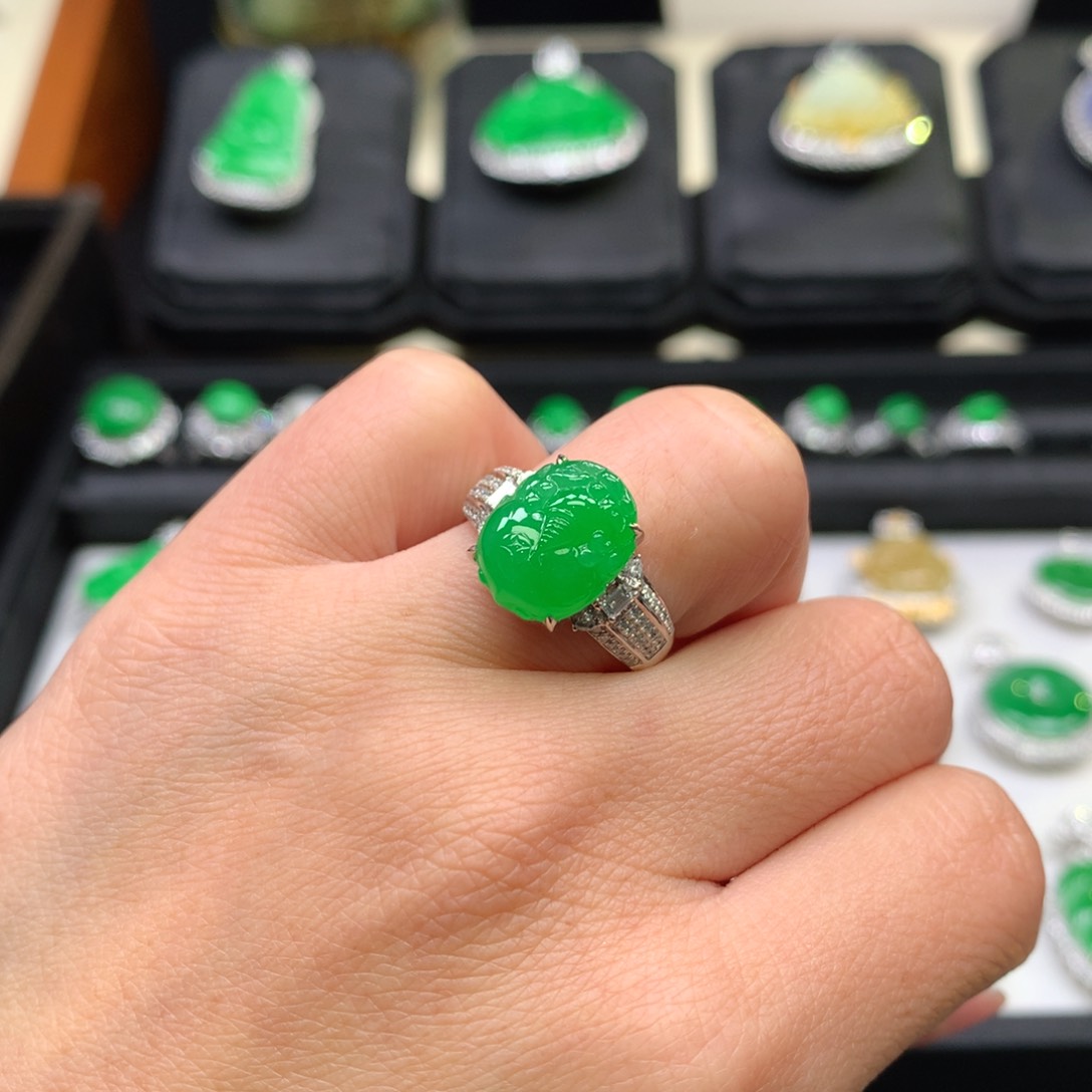 翡翠吊坠(不含链)18K金镶嵌