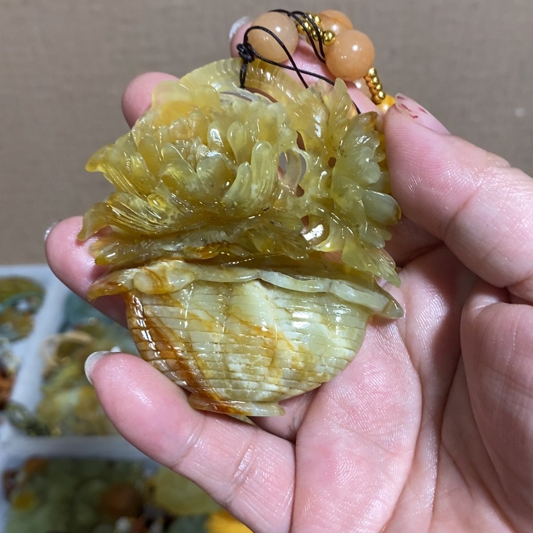 蛇纹石玉颈饰未镶嵌