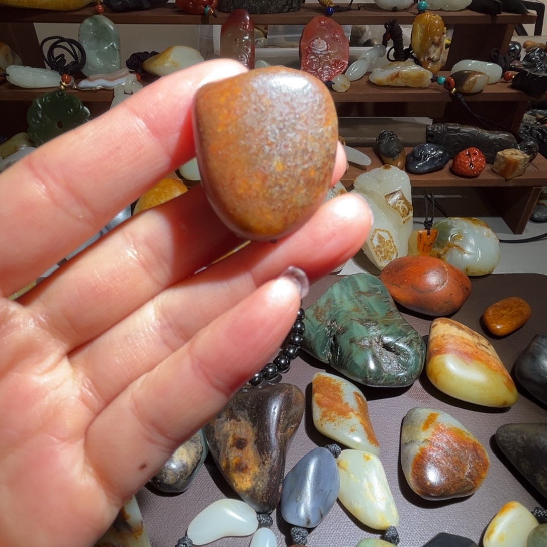 和田玉（糖玉）未镶嵌挂件和田玉17克