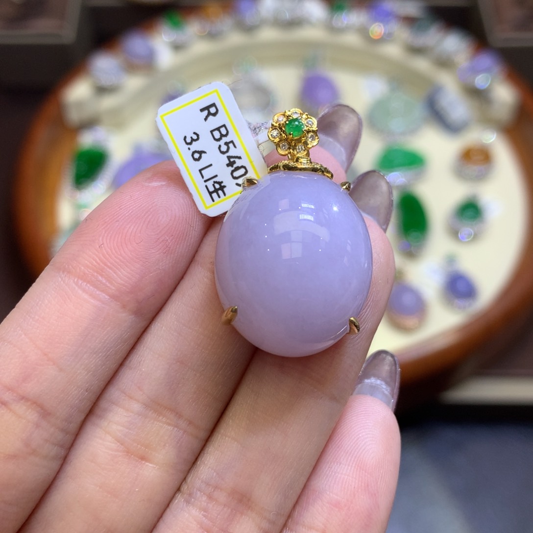 翡翠18K金镶嵌颈饰翡翠