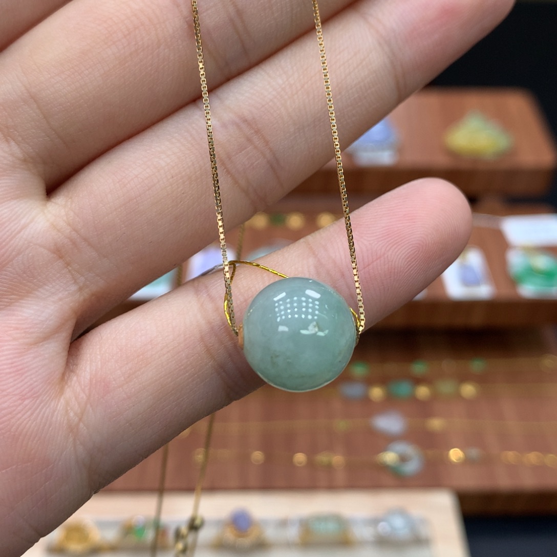 翡翠未镶嵌吊坠(赠链)