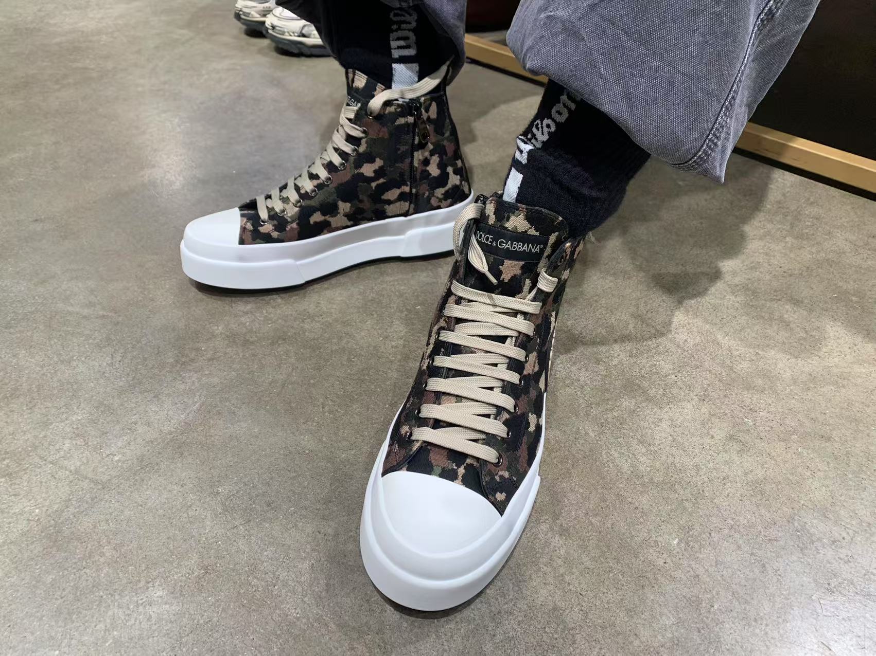 奥莱【珊珊意大利】D......G 男士超清跑鞋