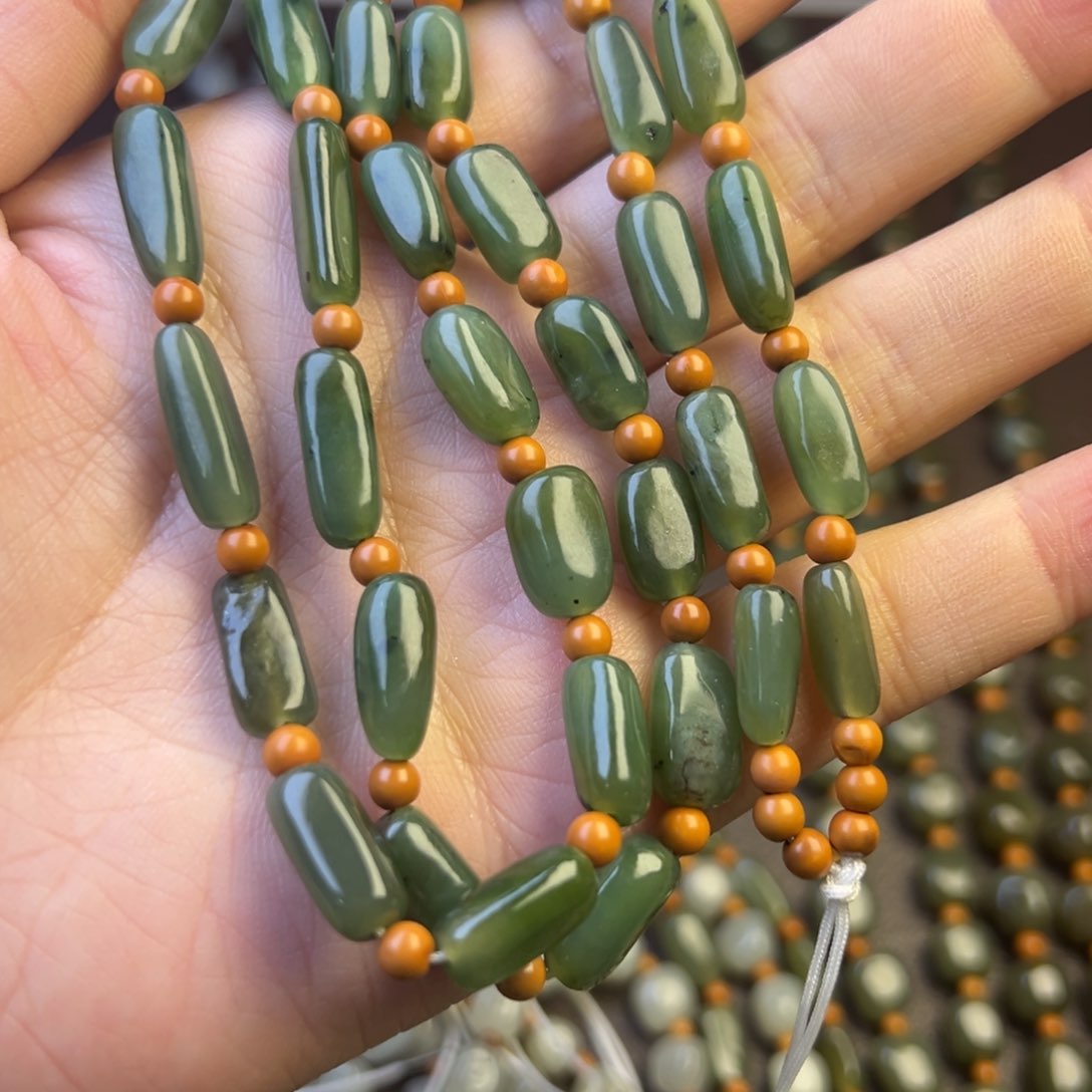 和田玉颈饰未镶嵌