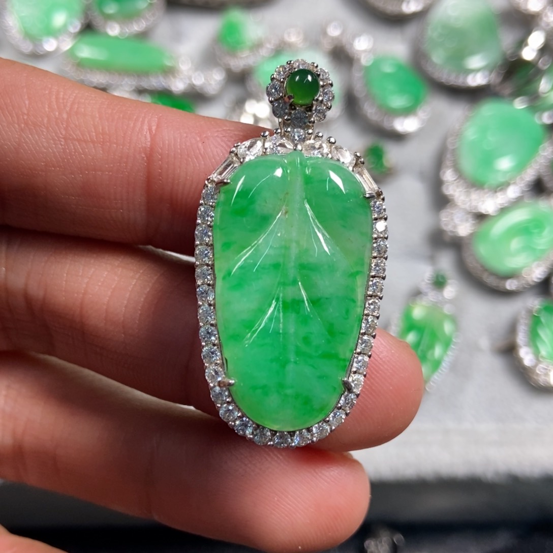 翡翠颈饰未镶嵌叶子