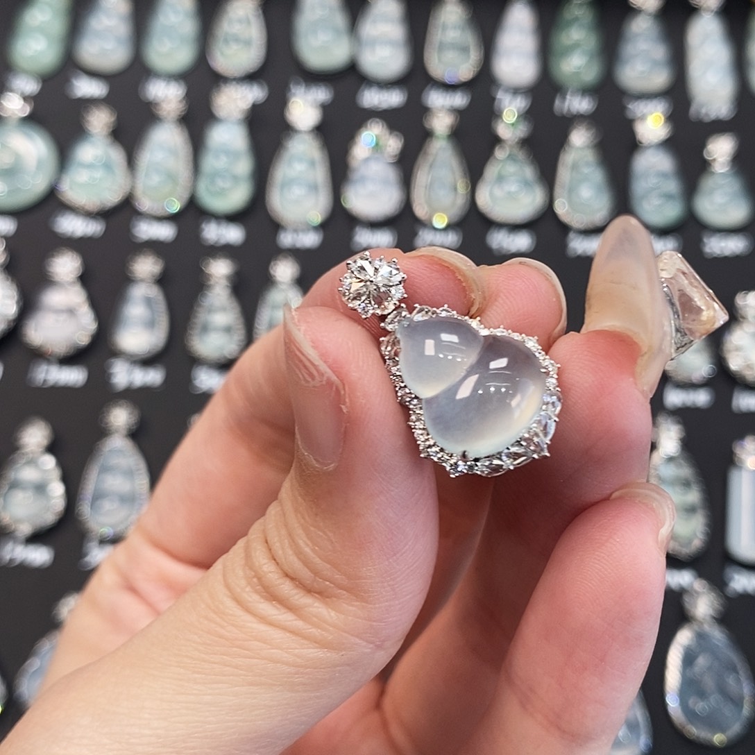 翡翠18K金镶嵌颈饰