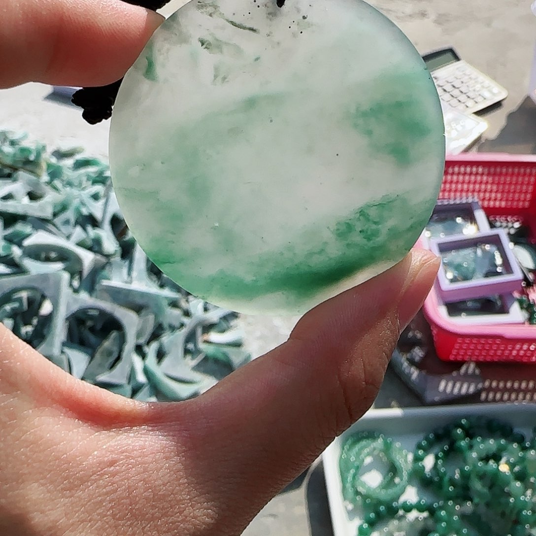 石英质玉颈饰未镶嵌