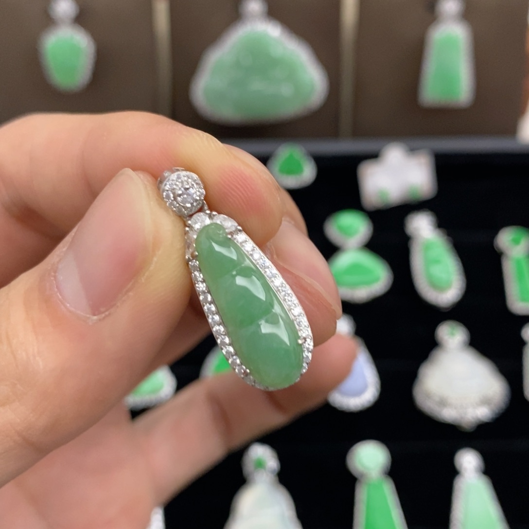 翡翠颈饰银S925镶嵌天然翡翠