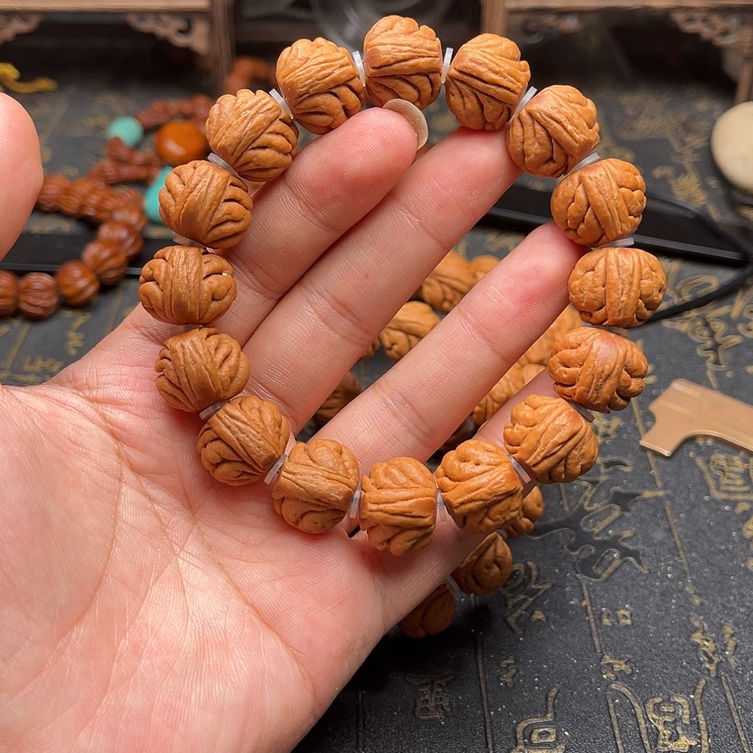 桃核吊坠包子头手串