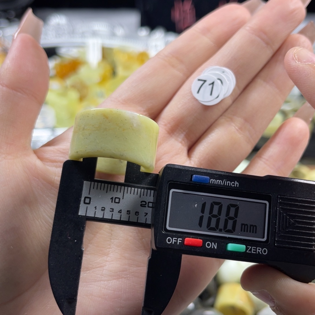 蛇纹石玉未镶嵌戒指