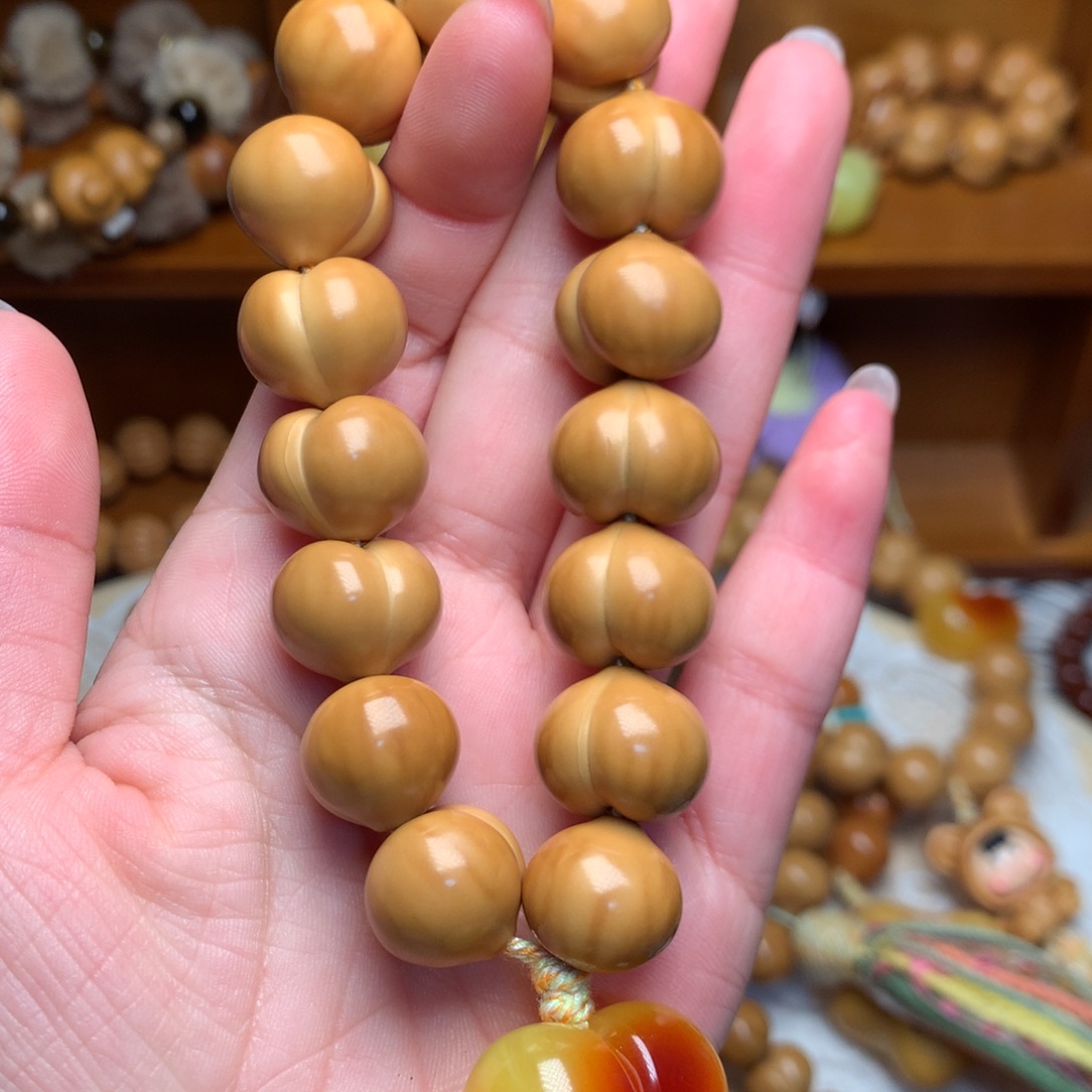 吊坠猴头核桃16高定屁桃手持爱心