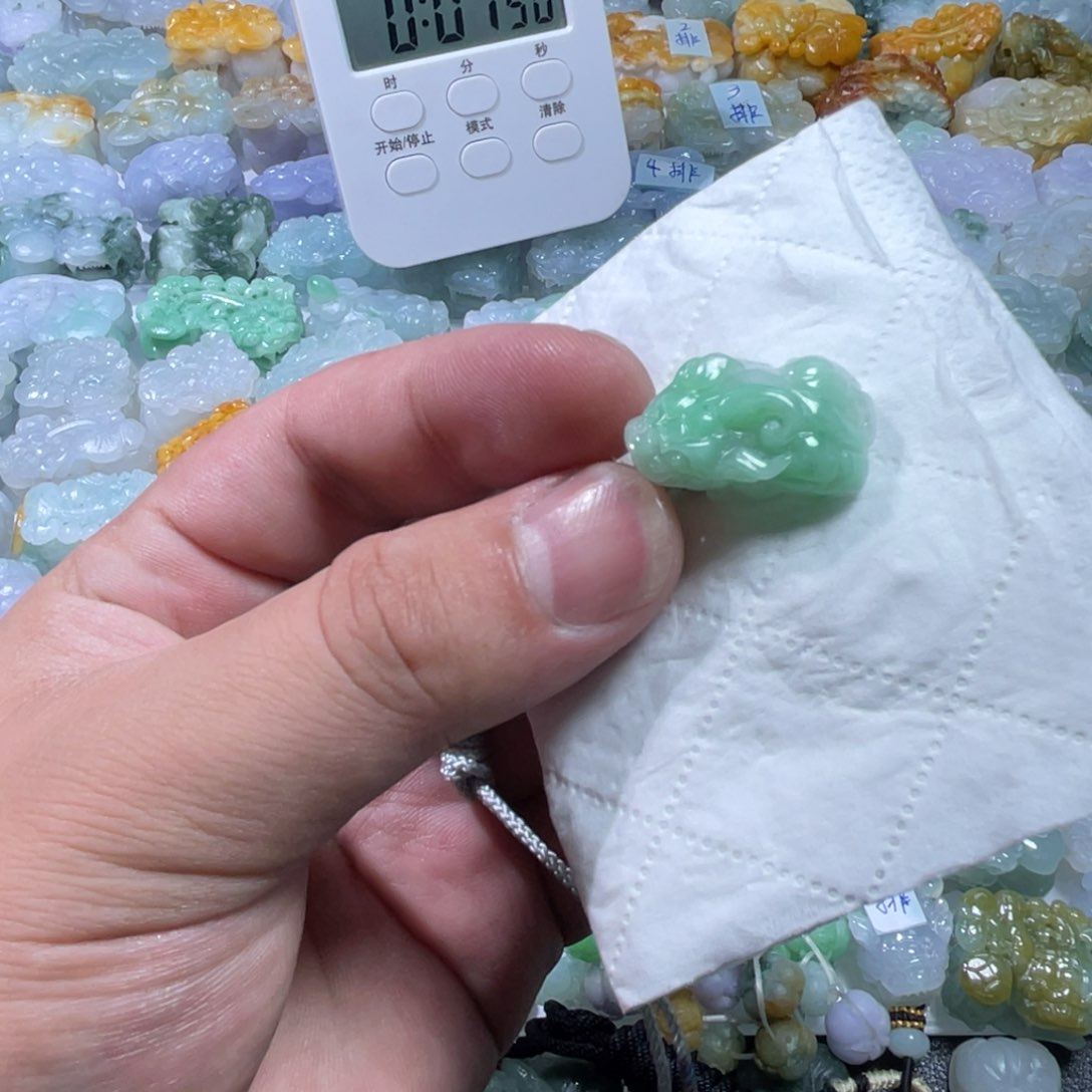 翡翠未镶嵌颈饰宝*猪天然