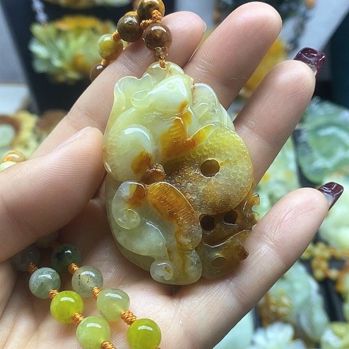 蛇纹石玉挂件未镶嵌