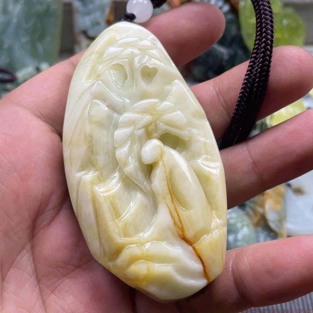 蛇纹石玉颈饰未镶嵌吊坠