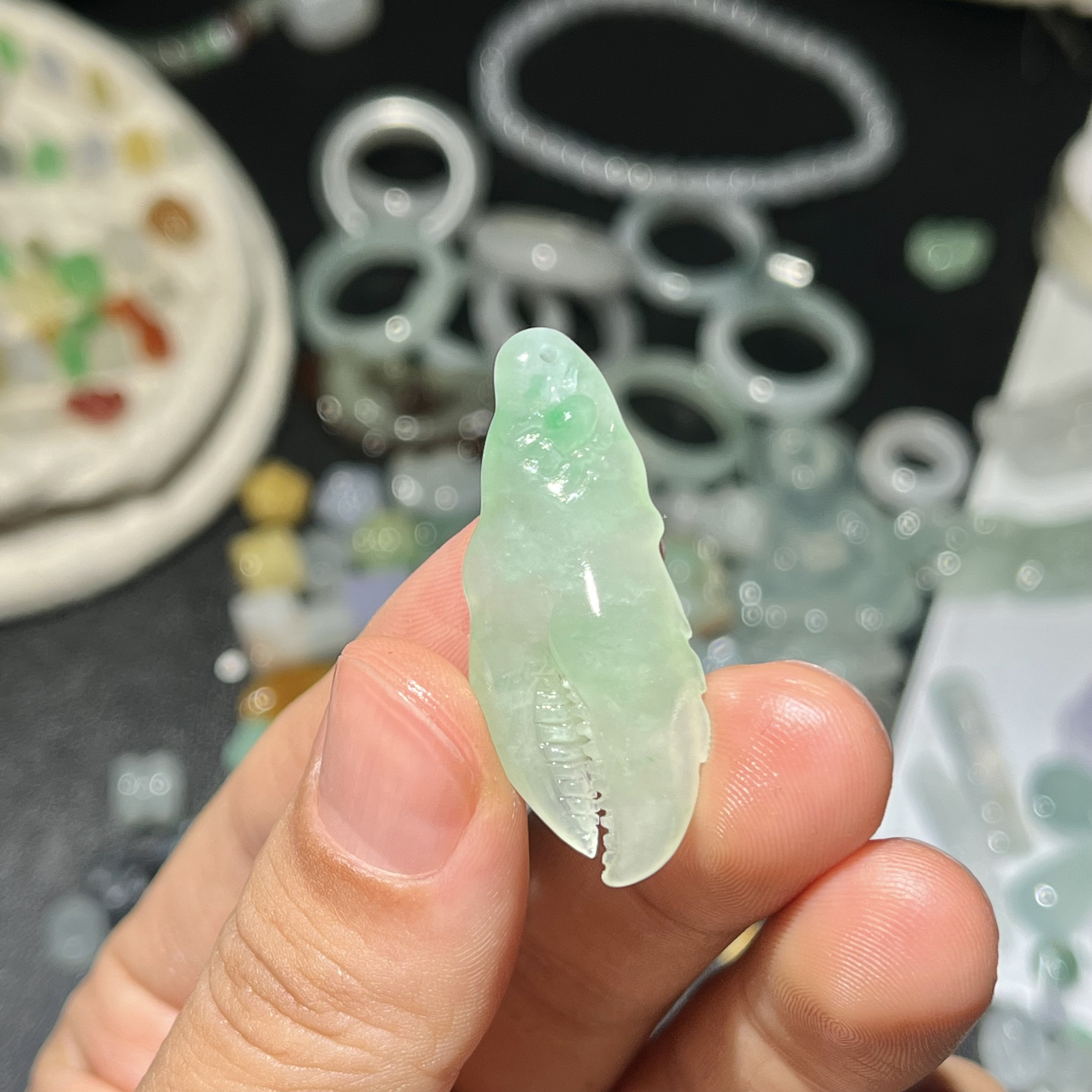 天然缅甸翡翠A货冰胶蟹钳挂件吊坠
