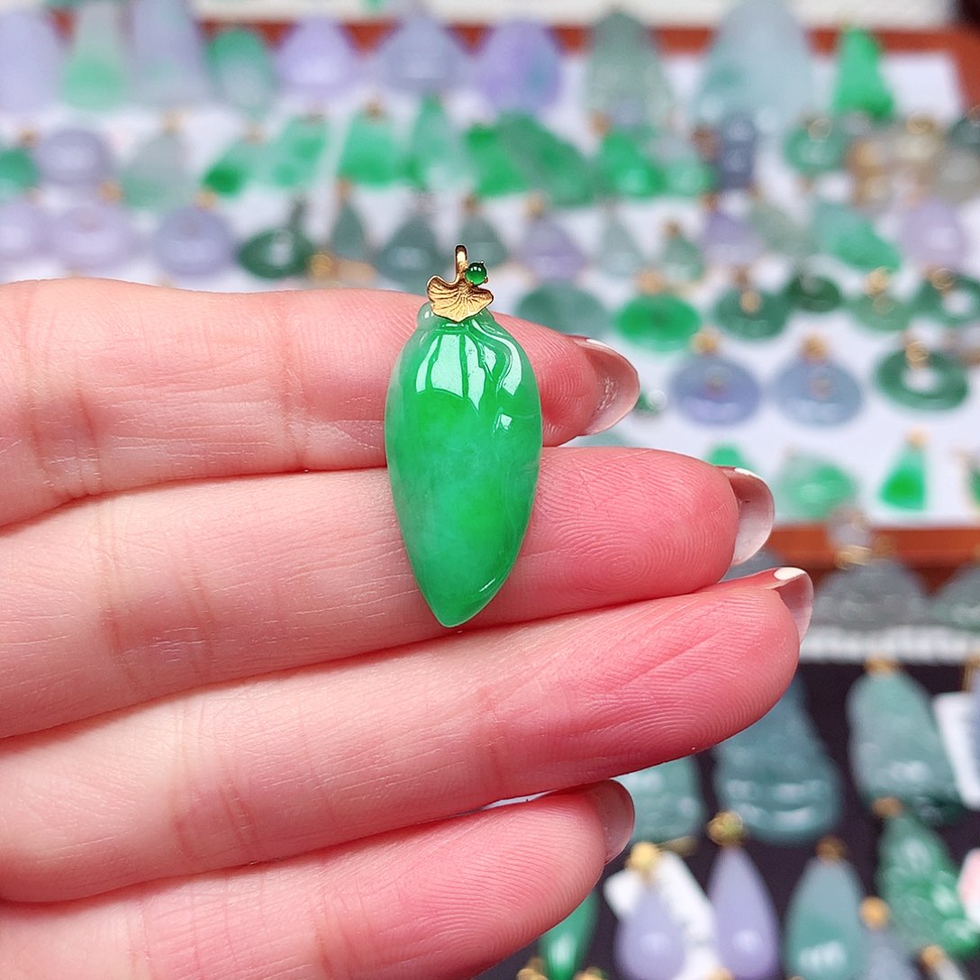 翡翠颈饰18K金镶嵌天然翡翠A货