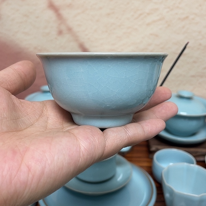 杯子天青压手杯支钉满釉微瑕