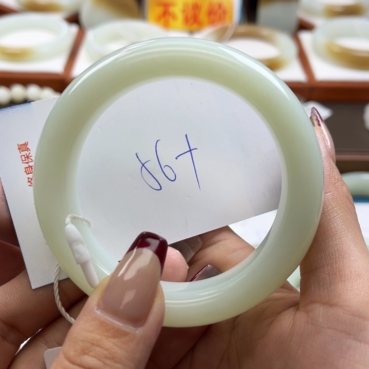 和田玉手镯未镶嵌