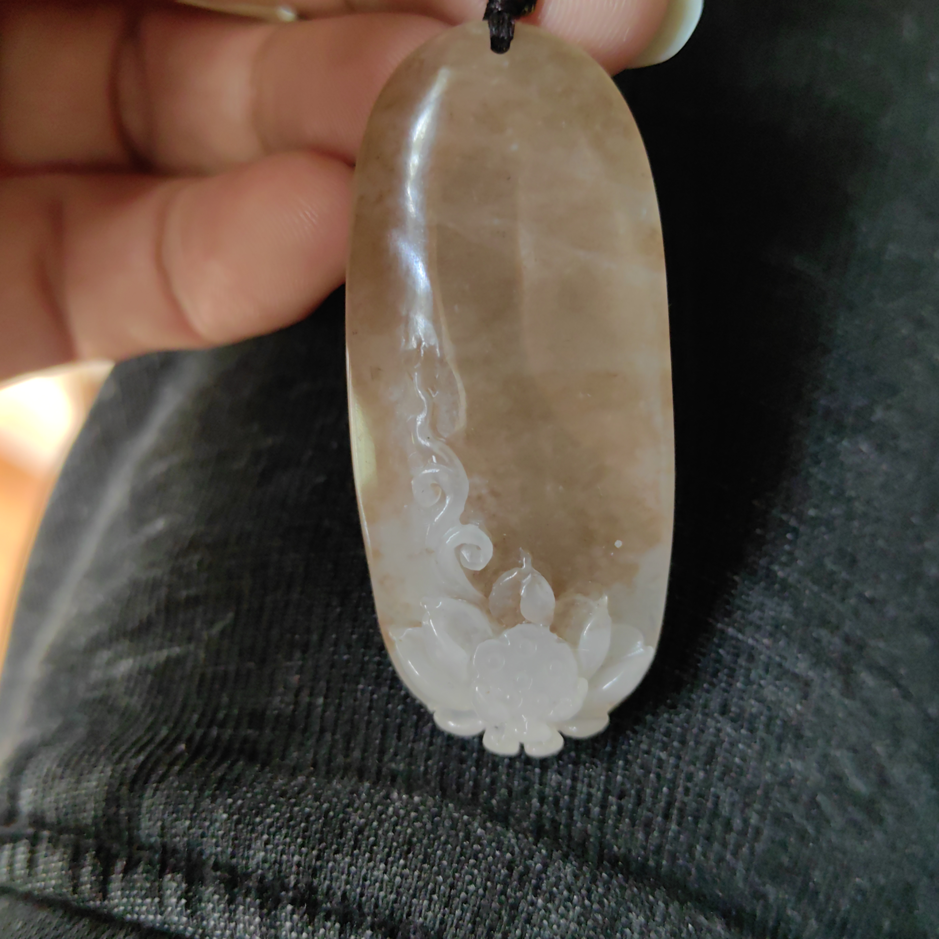 独山玉冰红糖俏色荷花牌