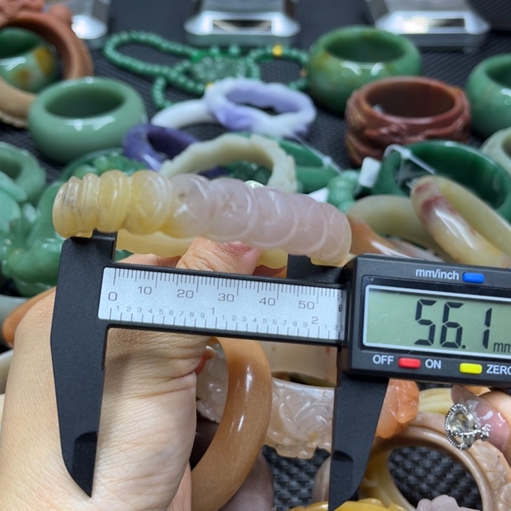 石英质玉手镯未镶嵌
