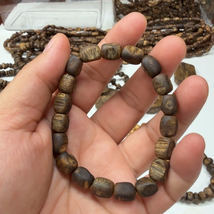 沉香碎屑沉香海南留疤白棋0.6大➕碎屑多样性发一