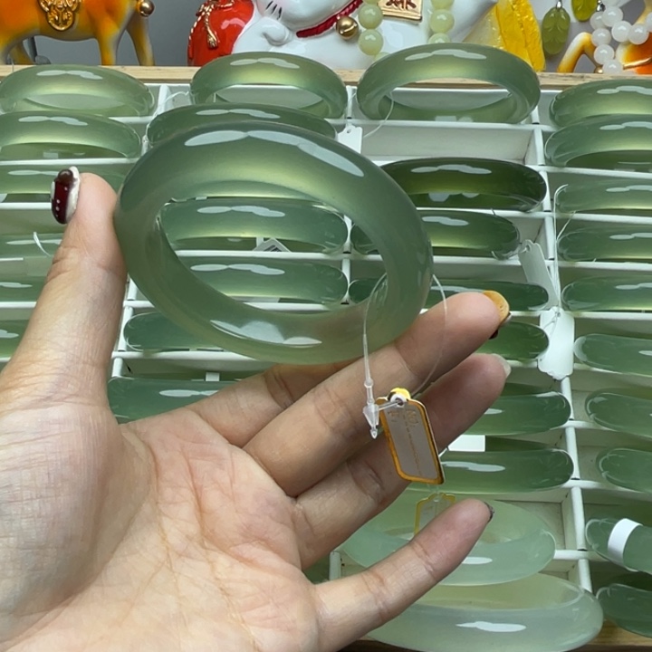 胖***，岫玉未镶嵌手镯岫玉