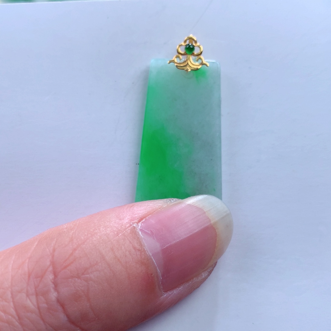翡翠吊坠(不含链)18K金镶嵌
