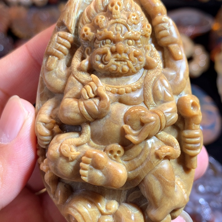 琥珀颈饰未镶嵌根珀六臂大黑天